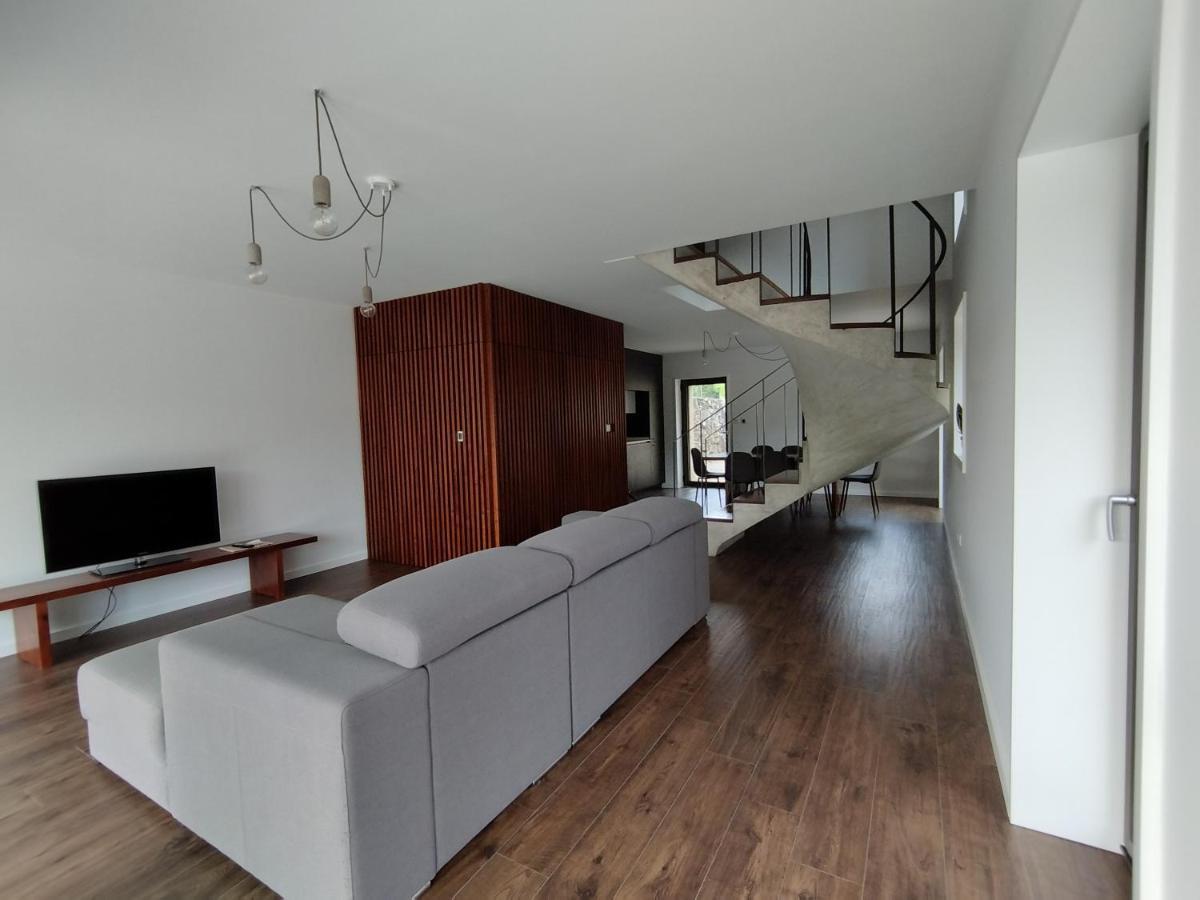 파레드스 드 코라 Box House 빌라 외부 사진